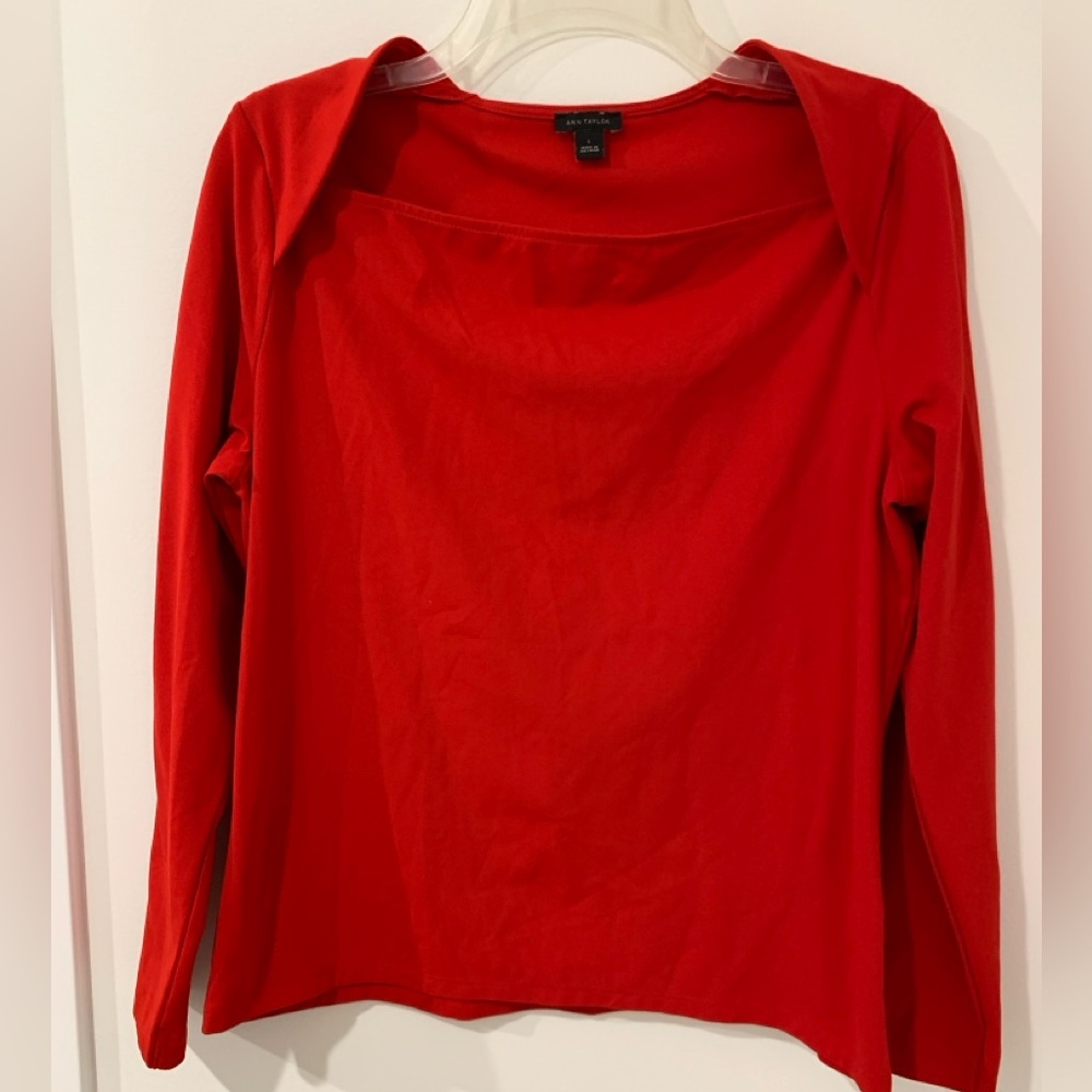 Red square neck top
